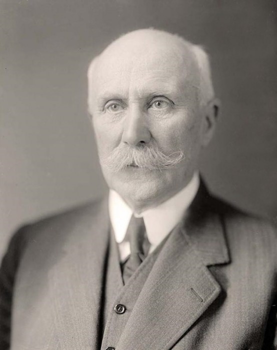 Le 17 juin 1940, le Maréchal Pétain devenait chef de l'état...