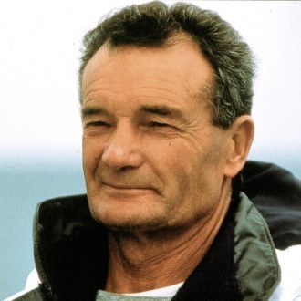 Il y a 16 ans, le navigateur Eric Tabarly tombait de son bateau et disparaîssait en mer d'Irlande