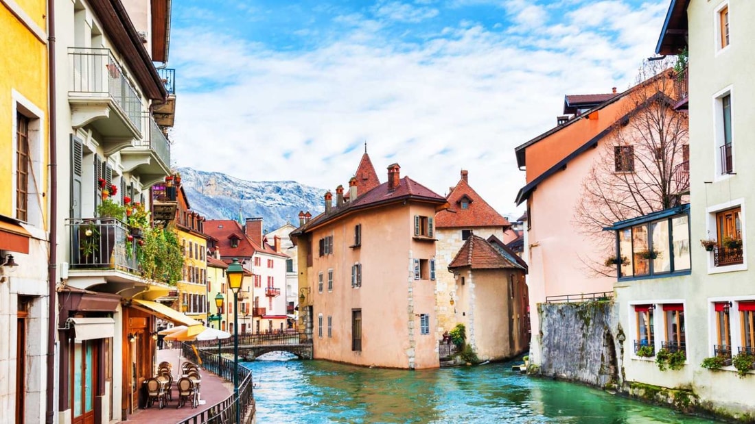 Ces 3 villages français sont les seuls à flotter entre ciel et rivière