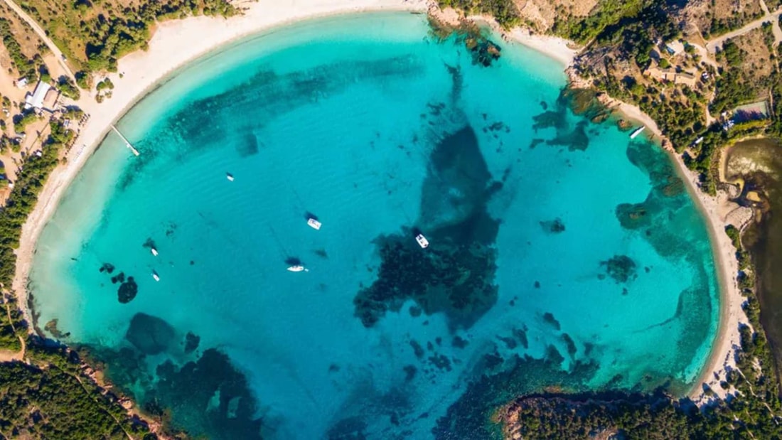 Cette baie en forme de conque offre le plus beau dégradé de bleus de France