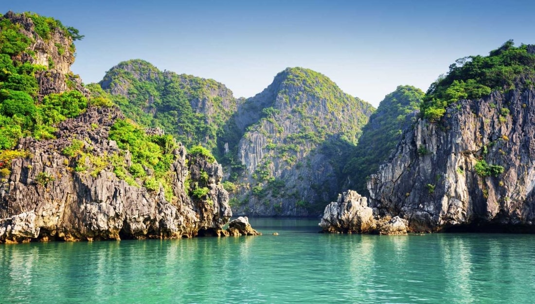 1553 îles, 60 grottes, 4000 ans d'histoire : les chiffres fous de cette baie vietnamienne