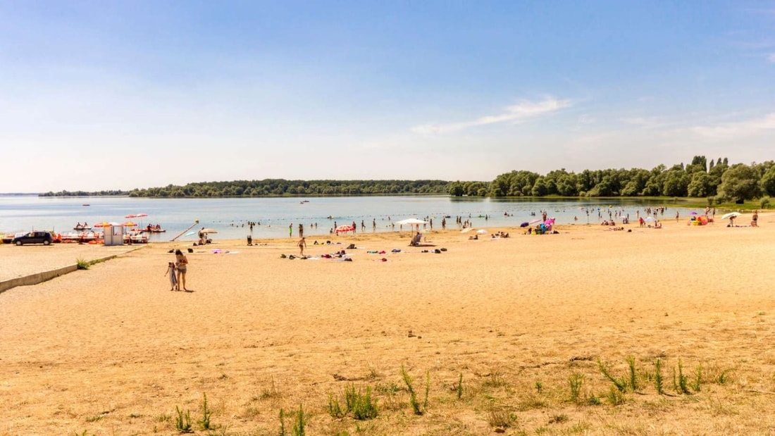La plus grande plage de sable fin de Champagne se trouve au bord de ce lac