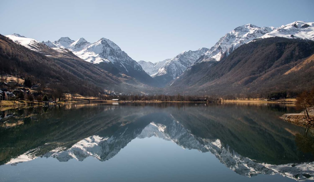 De l'eau à 70°C jaillit au milieu des montagnes : le secret le mieux gardé des Pyrénées