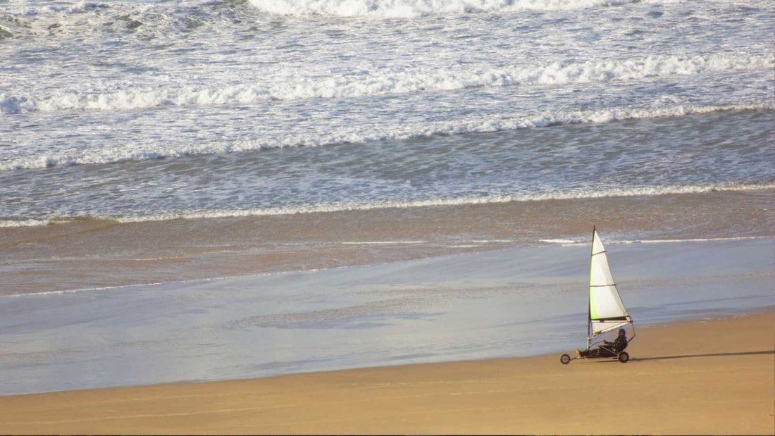 J'ai testé le sand yachting sur cette côte d'Opale et découvert pourquoi elle fascine les riders planétaires