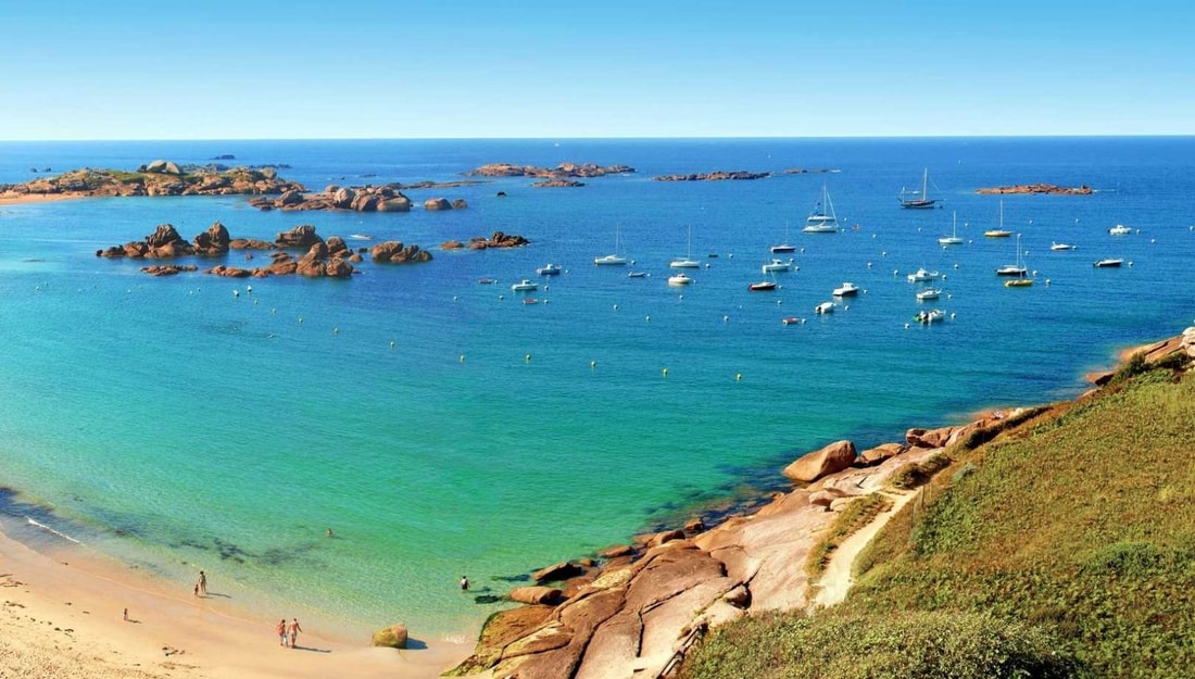 J'ai découvert ce paradis breton qui cache des empreintes de dinosaures vieilles de 300 millions d'années