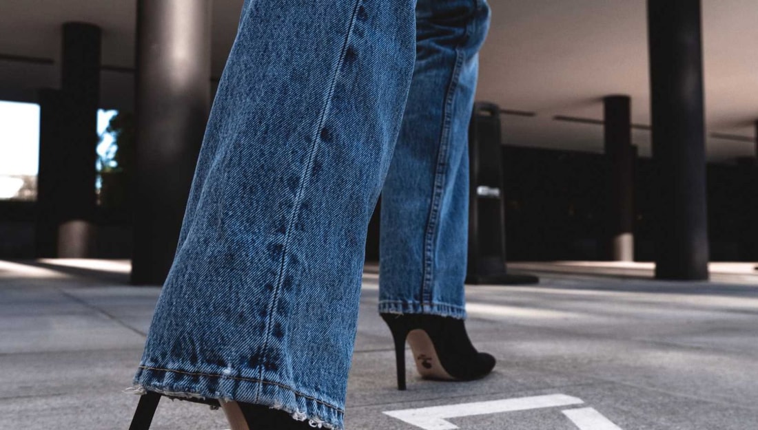 J'ai testé 5 marques de jeans flare : voici celui qui transforme ma silhouette