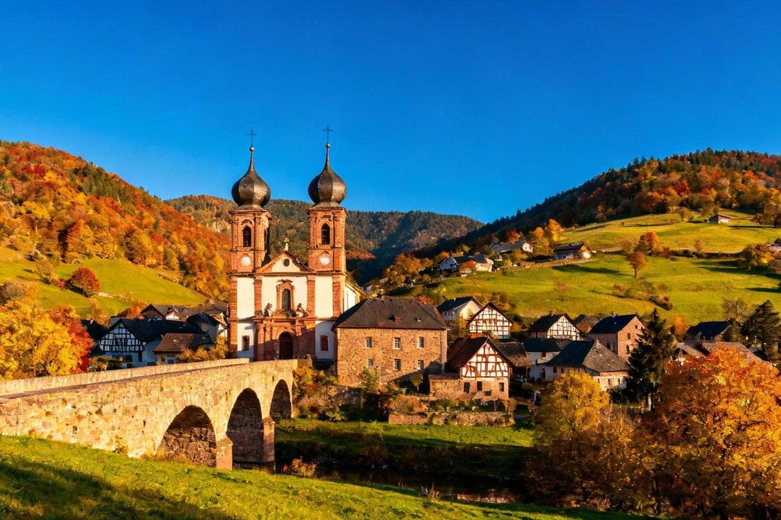 Saint-Quirin compte 693 habitants sur 53 km², la plus faible densité de Moselle
