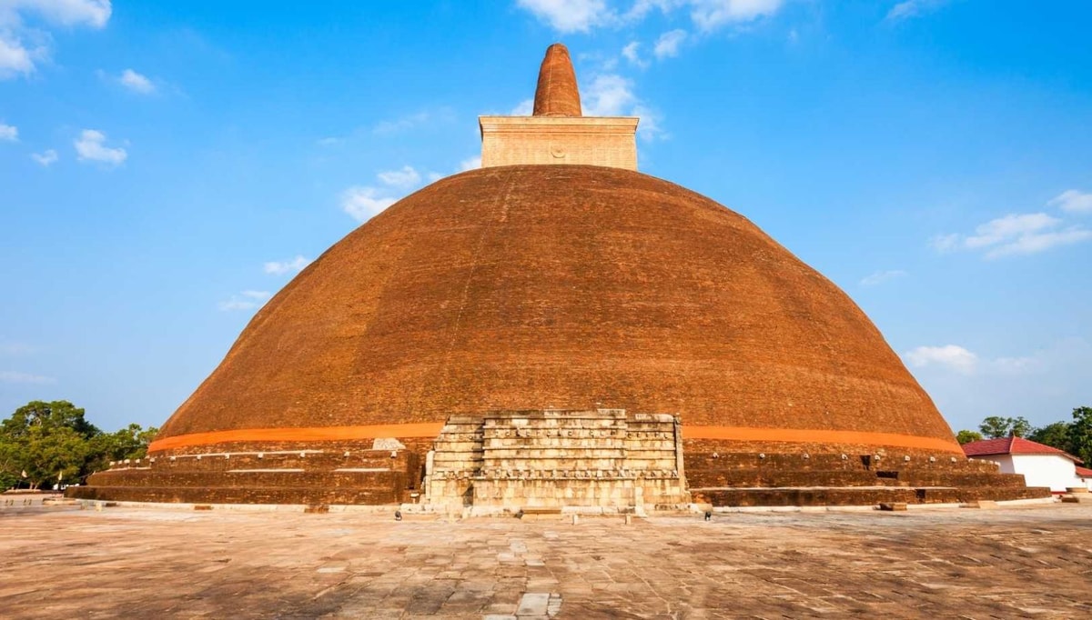 75 mètres de hauteur et 2200 ans d'histoire: le stupa sri-lankais qui a survécu à toutes les invasions