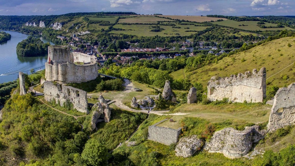 C'est la plus impressionnante ruine médiévale de Normandie d'après les archéologues