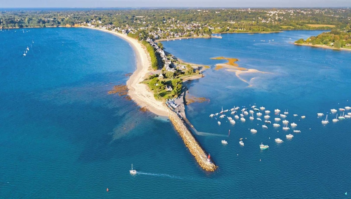 Mon grand-père cherche le trésor de "L'Aigle Noir" depuis 30 ans sur cette plage du Finistère