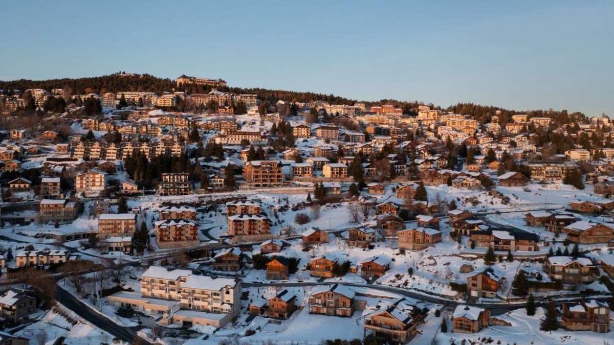 30 tonnes de neige stockées sans électricité : le miracle technique des montagnards catalans