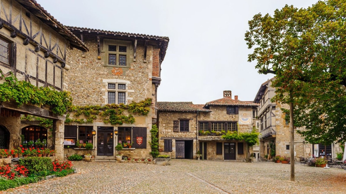 Ce village est le seul en France où chaque habitant maîtrise un artisanat centenaire