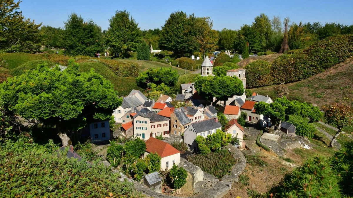 Ce village thermal garde intact le secret des eaux volcaniques bienfaisantes