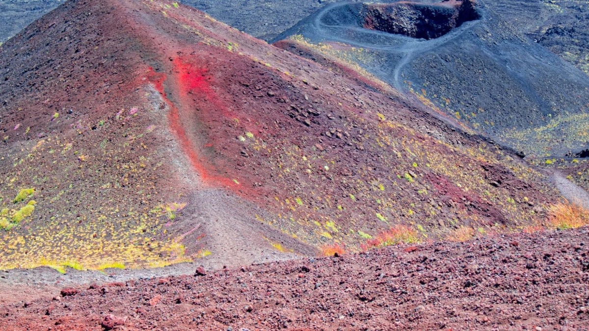 Ce volcan auvergnat produit une pierre précieuse introuvable ailleurs sur Terre