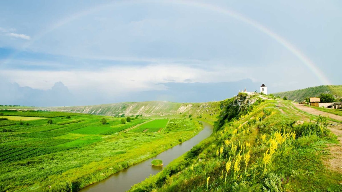 Cette vallée moldave abrite le plus ancien monastère troglodytique encore habité