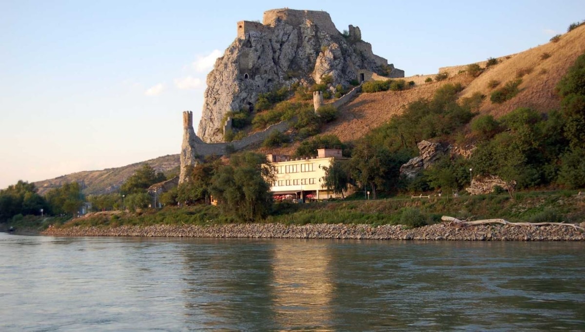 Ce château slovaque cache des fresques byzantines du IXe siècle (rarissime)