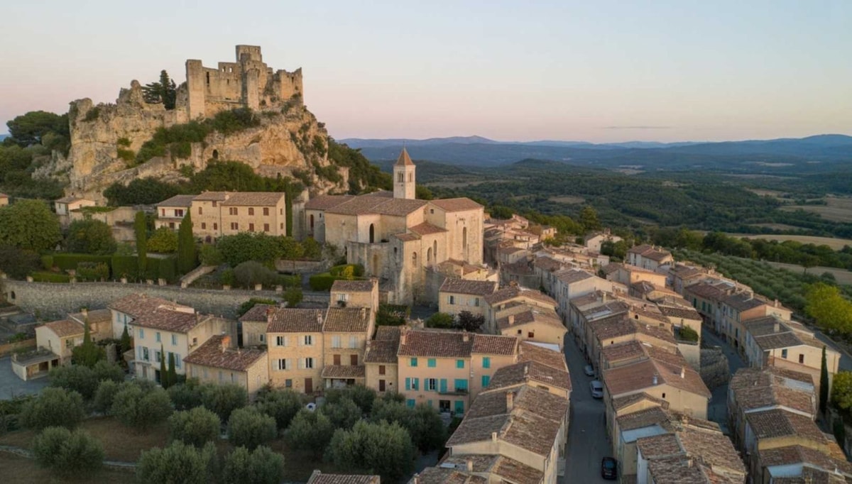 Bacchus immortalisé dans une mosaïque secrète : le trésor caché de ce village provençal