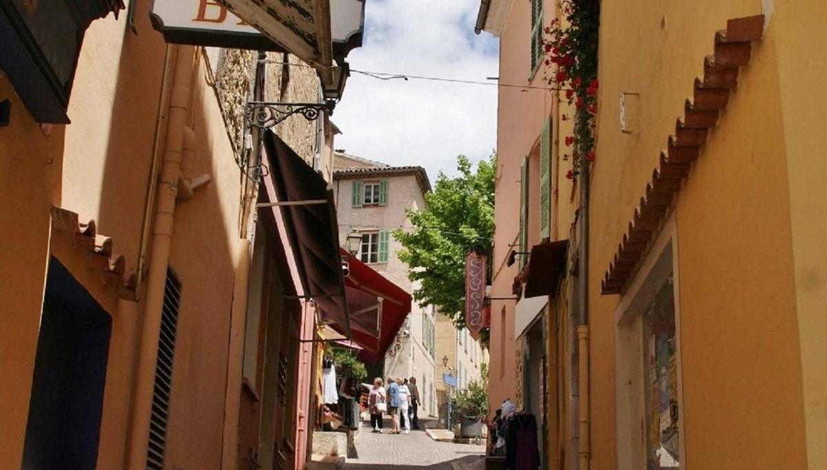 5000 ans d'occupation humaine : ce village du Var cache 7 portes fortifiées médiévales