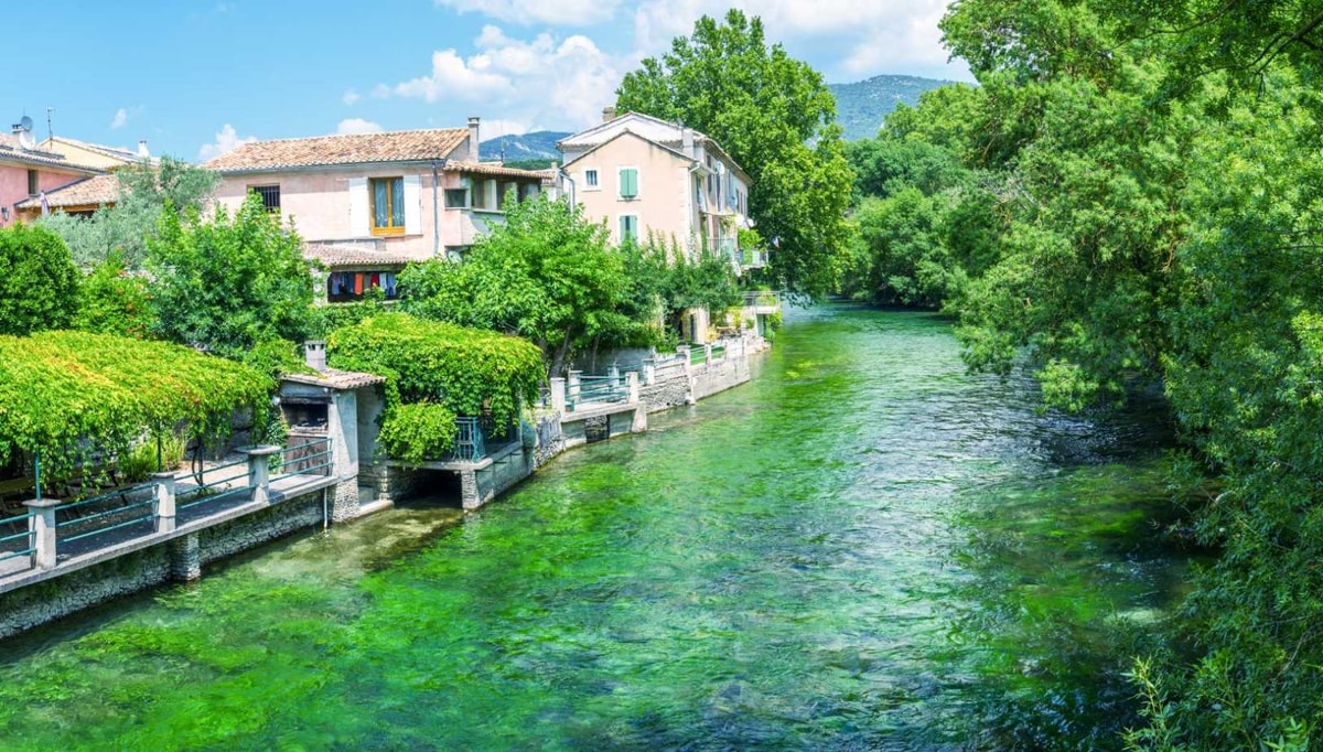 Au cœur du Vaucluse, ce village provençal qui fascine depuis 2000 ans