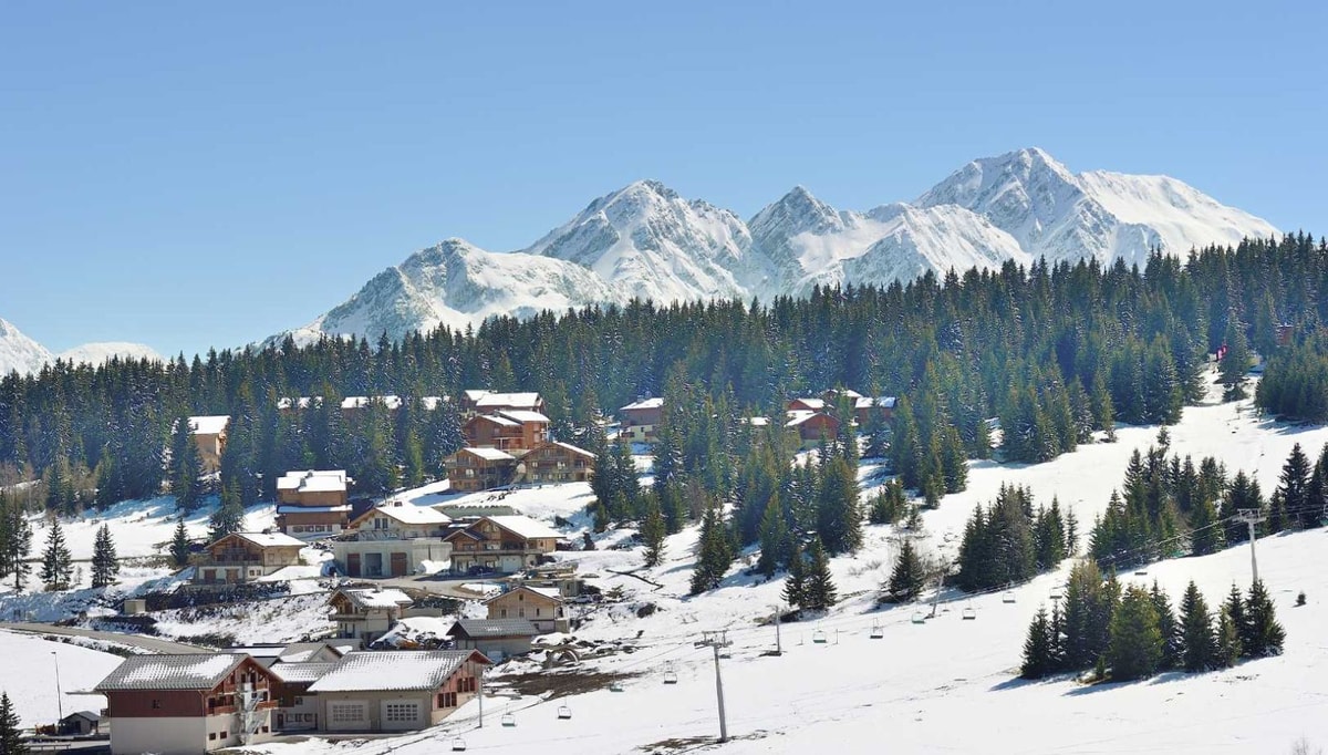 Ce village abrite une église baroque datant de 1558, véritable trésor du patrimoine alpin