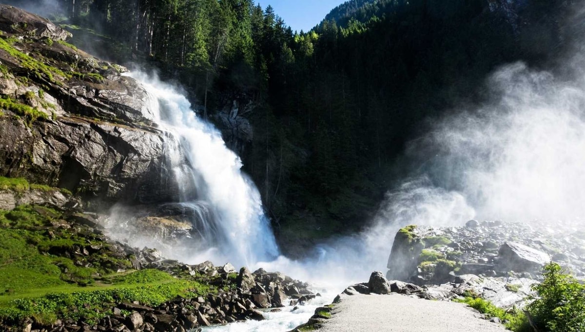 En Autriche, cette chute d'eau géante soulage l'asthme grâce à ses embruns thérapeutiques