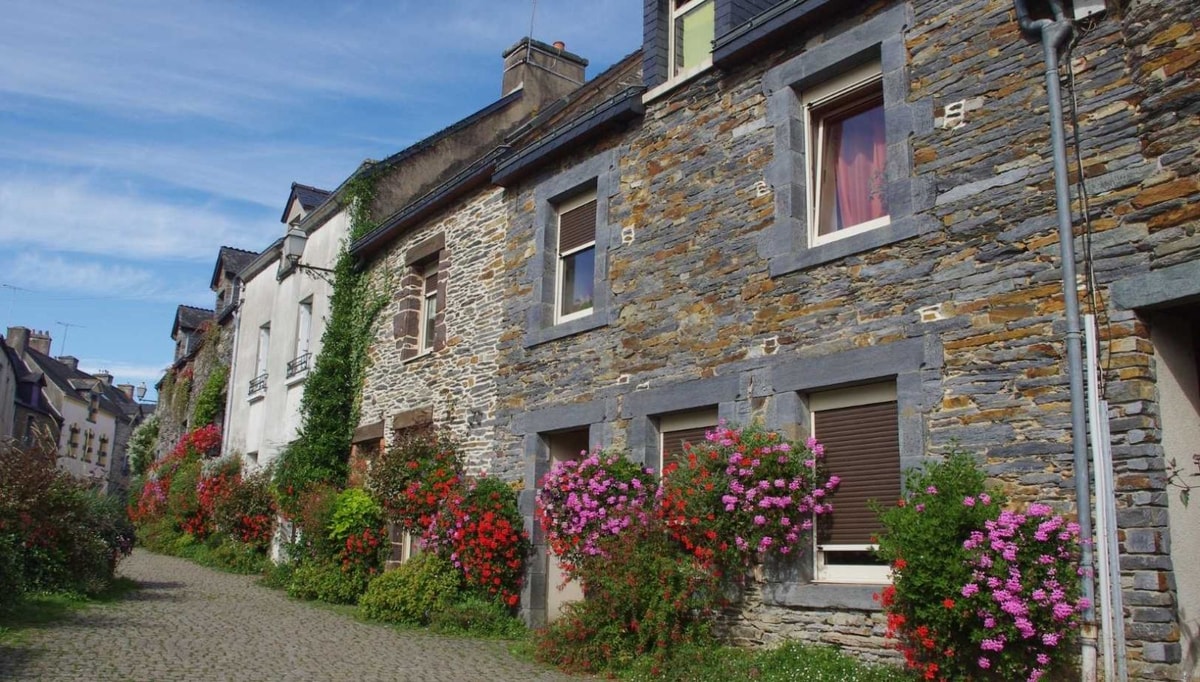 300 000 personnes visitent ce village de Bretagne, mais ratent le plus important