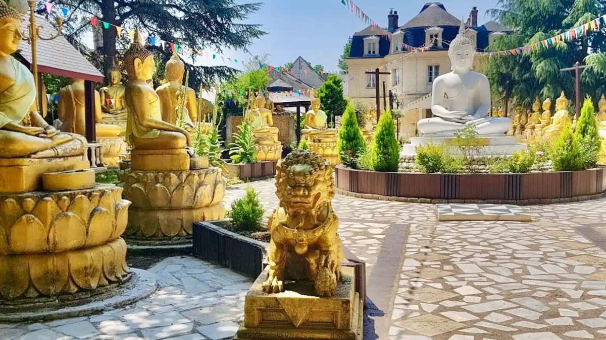 La Thaïlande s'invite dans la campagne française avec ce temple époustouflant