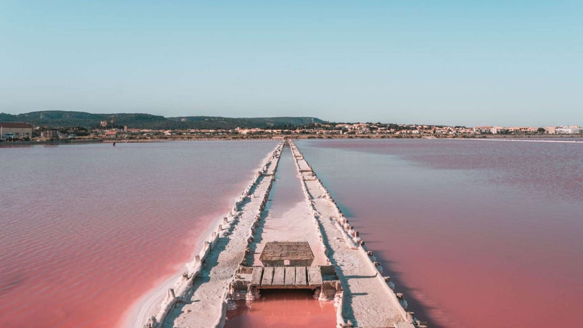 Le seul endroit en France où l'eau devient rose chaque été