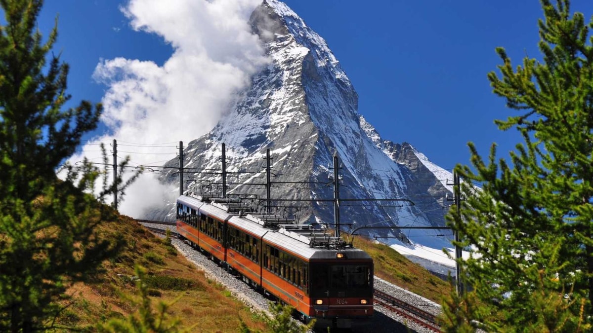Le train panoramique le plus spectaculaire des Alpes mène à ce village préservé