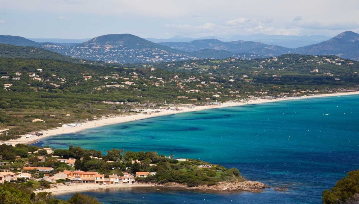 27 hectares préservés du béton : le miracle de cette plage du Var