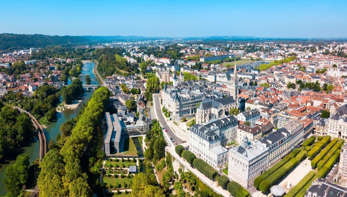 Comment cette cité des Pyrénées devint le berceau du roi qui unifia la France