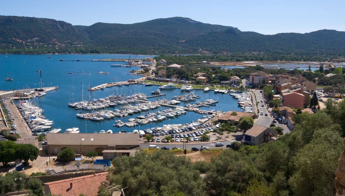 À 30 minutes des plages et des montagnes : ce port corse est un carrefour unique
