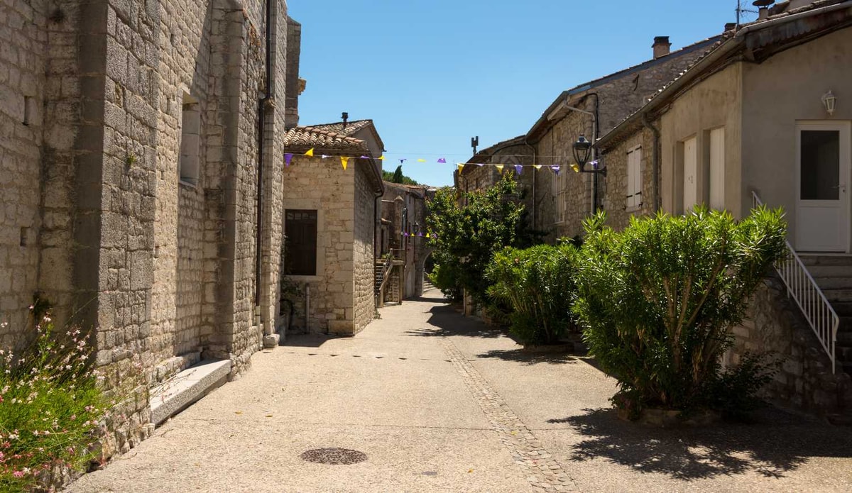 Osez l'aventure dans cette cité ardéchoise fortifiée où le temps s'est arrêté au moyen-âge