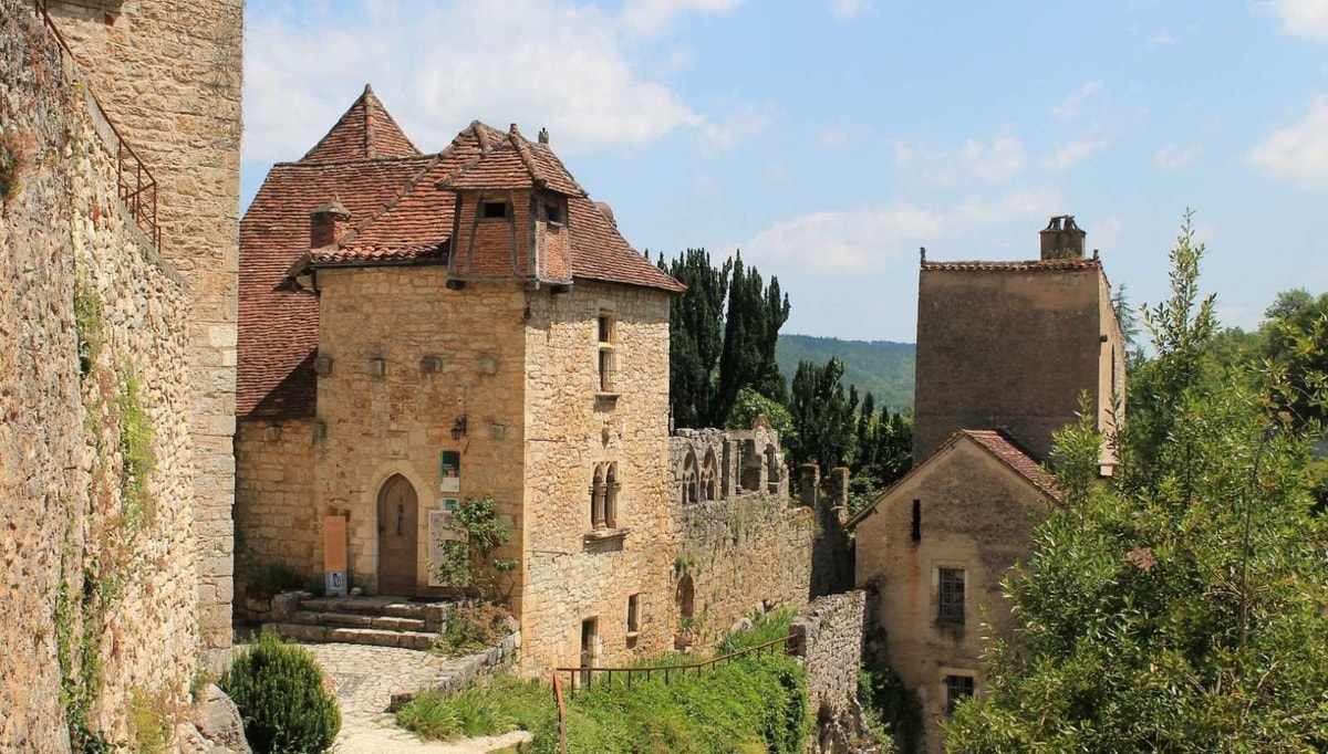Le village du Lot aux 400 000 visiteurs où les artisans perpétuent les savoir-faire du Moyen Âge