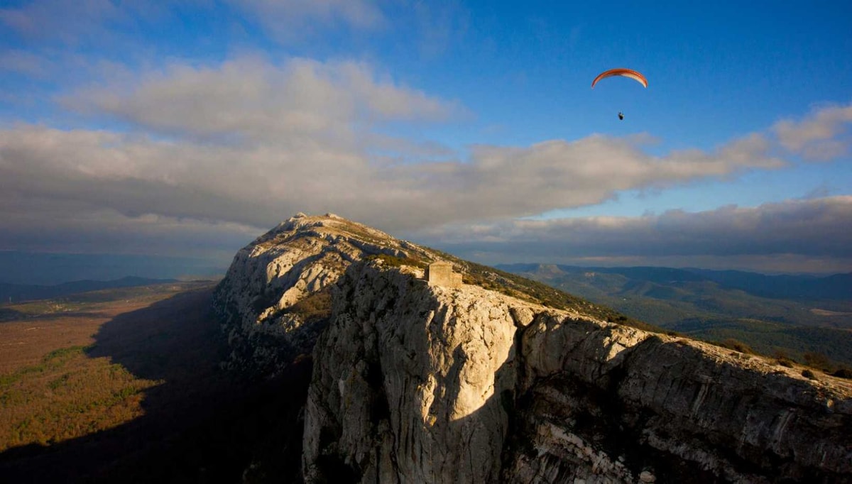 Dans ce monastère provençal, les moines gardent un trésor vieux de 1700 ans dans une mystérieuse crypte