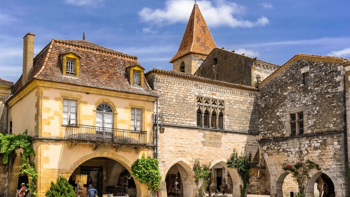 Selon les historiens, cette bastide représente le modèle d'urbanisme médiéval le plus achevé d'Europe