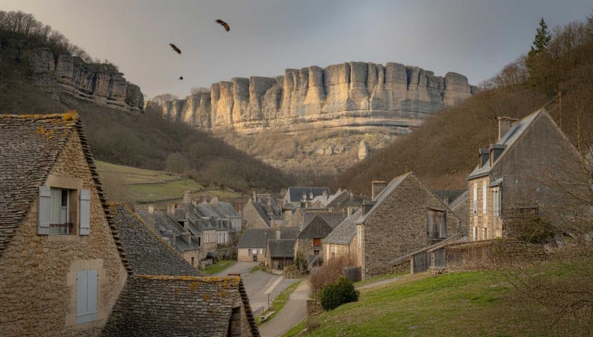 Le mystère de cette bourgade aveyronnaise : pourquoi des scientifiques étudient-ils la radioactivité sous un château médiéval ?