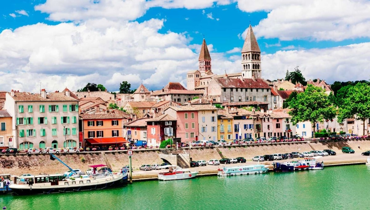 Ma nuit insolite dans une cabane perchée au milieu des vignobles de ce joyau méconnu de Bourgogne