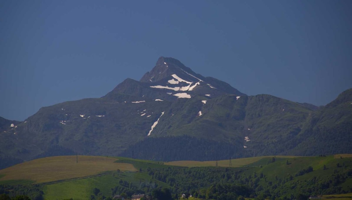 Entre 3 chapelles et une halle du XVIe siècle, découvrez ce trésor caché des Pyrénées