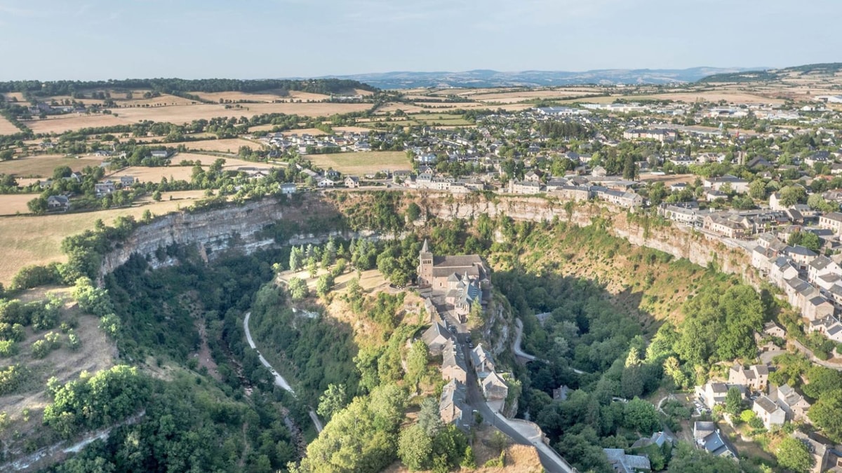 33 étages : c'est l'équivalent de la profondeur vertigineuse de ce trou Français à visiter cet été