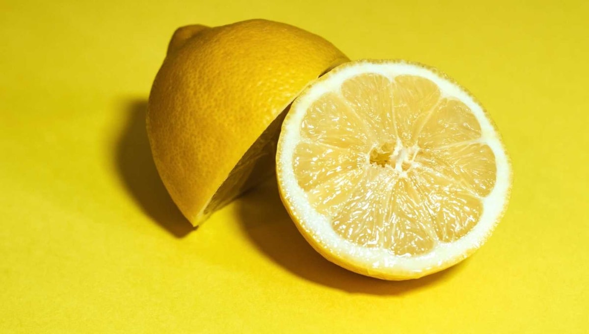 Je commence mes journées avec cette routine au citron qui a transformé ma digestion
