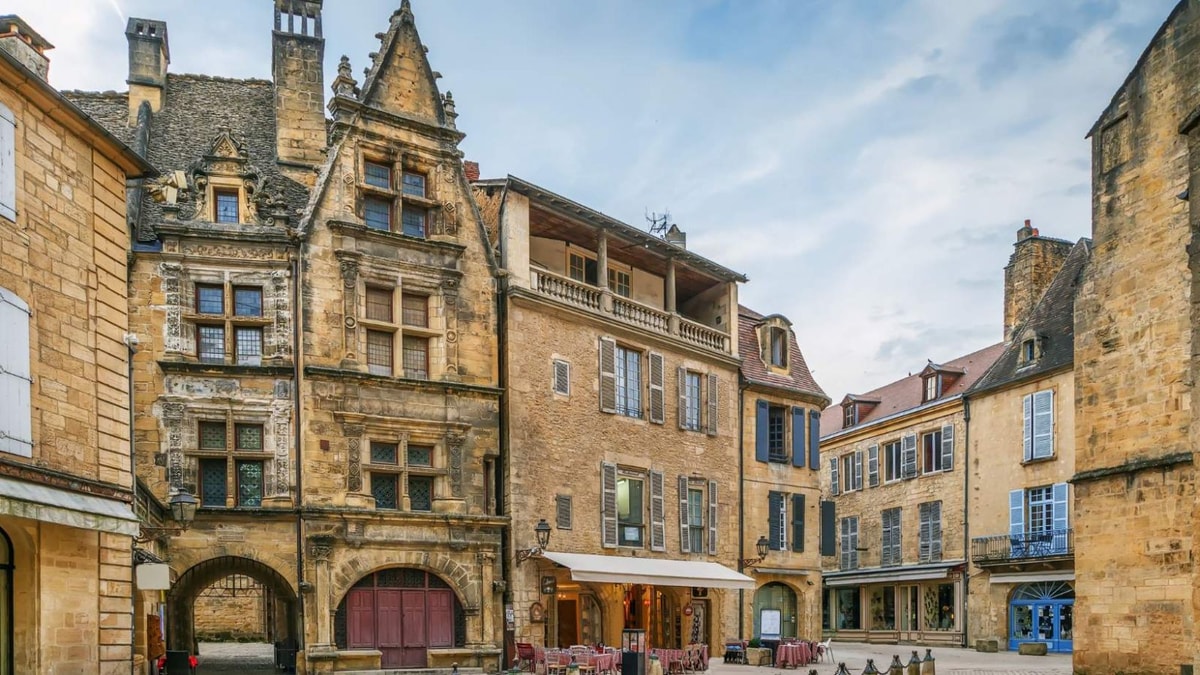 Sarlat-la-Canéda : 65 monuments historiques sur 10 hectares, un record en France