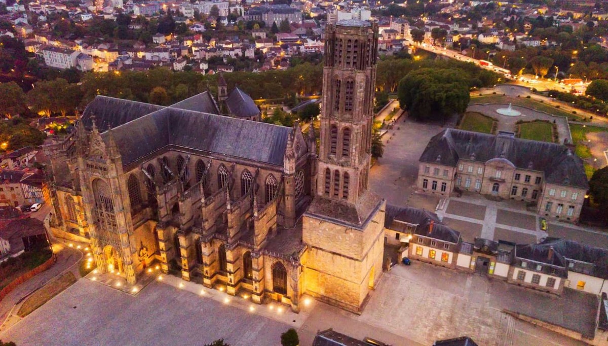 À 3h de Paris, cette ville est la capitale de la porcelaine depuis 250 ans !