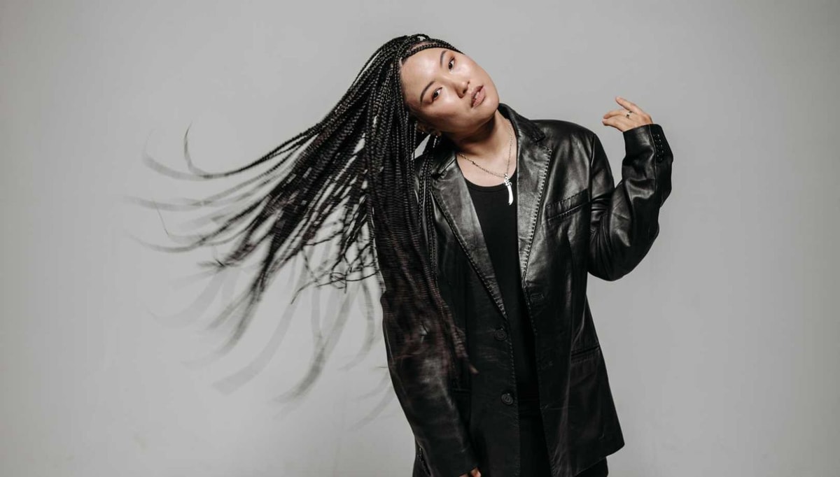 Ne jetez plus vos vêtements noirs décolorés ! La solution est dans votre placard