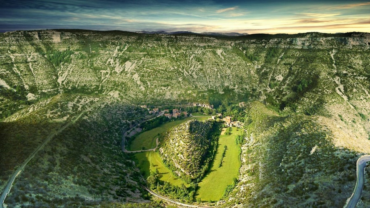 300 mètres de profondeur : ce canyon naturel du Sud de la France révèle 160 millions d'années d'histoire géologique