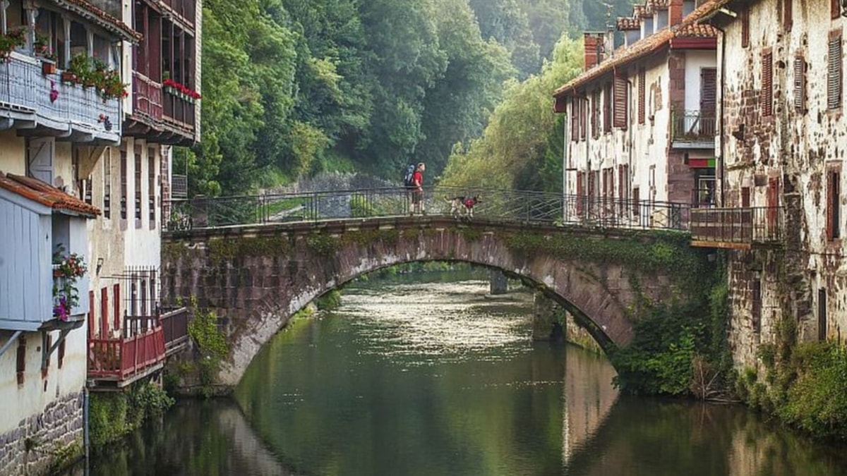 4 chemins de pèlerinage convergent vers cette cité médiévale de 4,11 km²