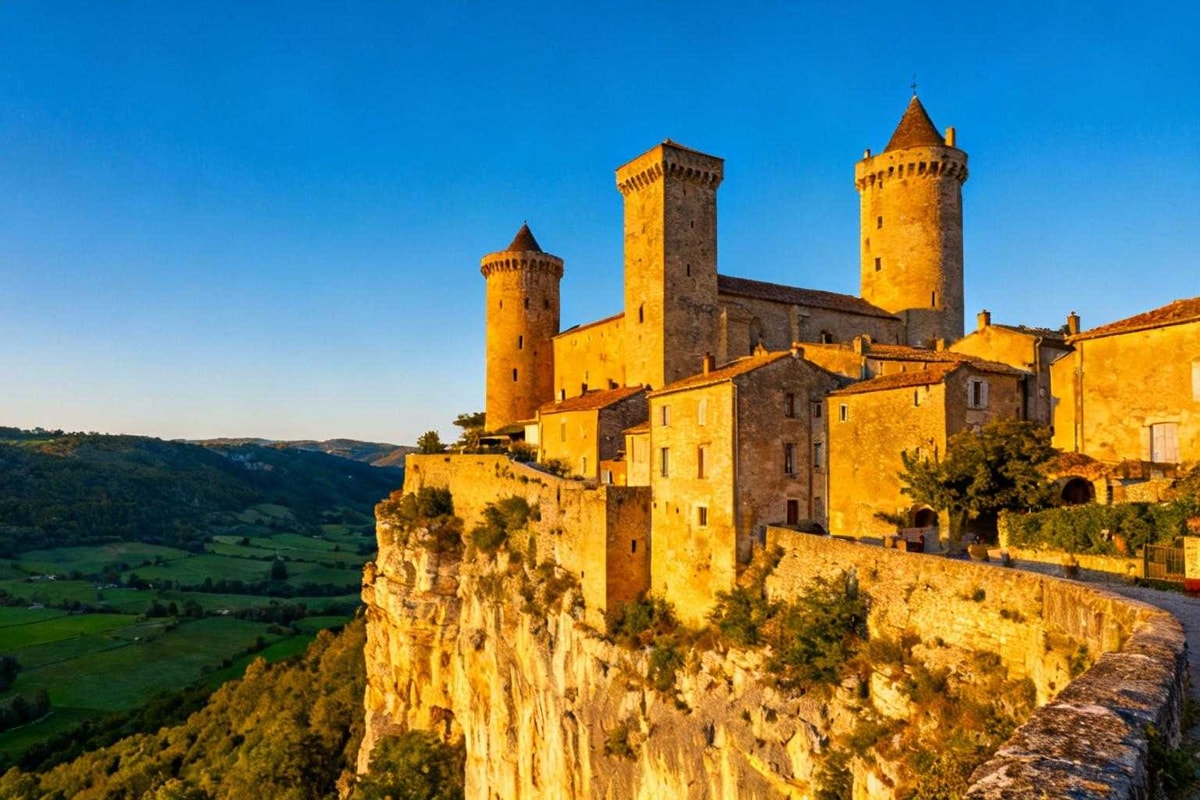 Curemonte abrite 3 châteaux pour seulement 211 habitants en Corrèze
