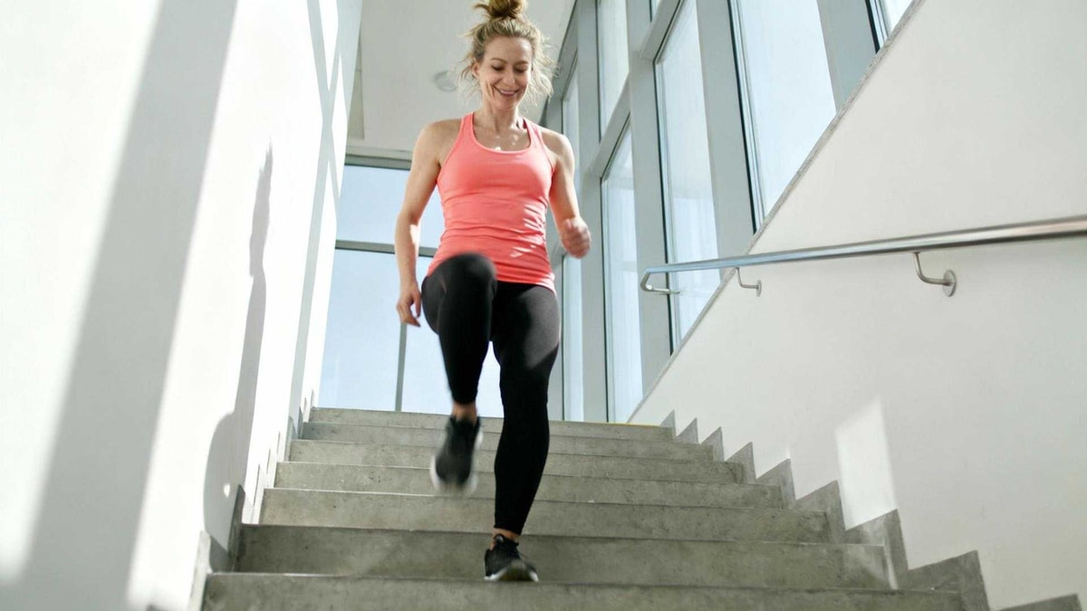 6 étages, 3 fois par jour : mon corps a changé en 1 mois sans équipement