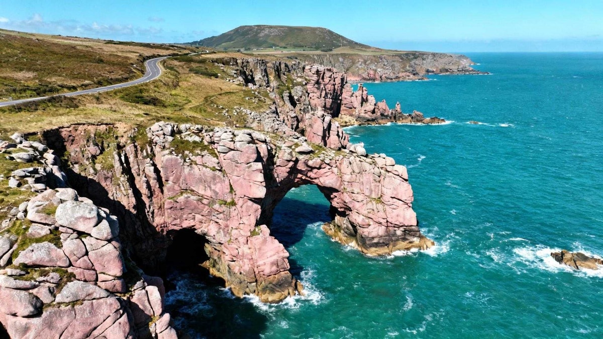 Ce que les Bretons écoutent sur la route côtière change leur façon de voyager
