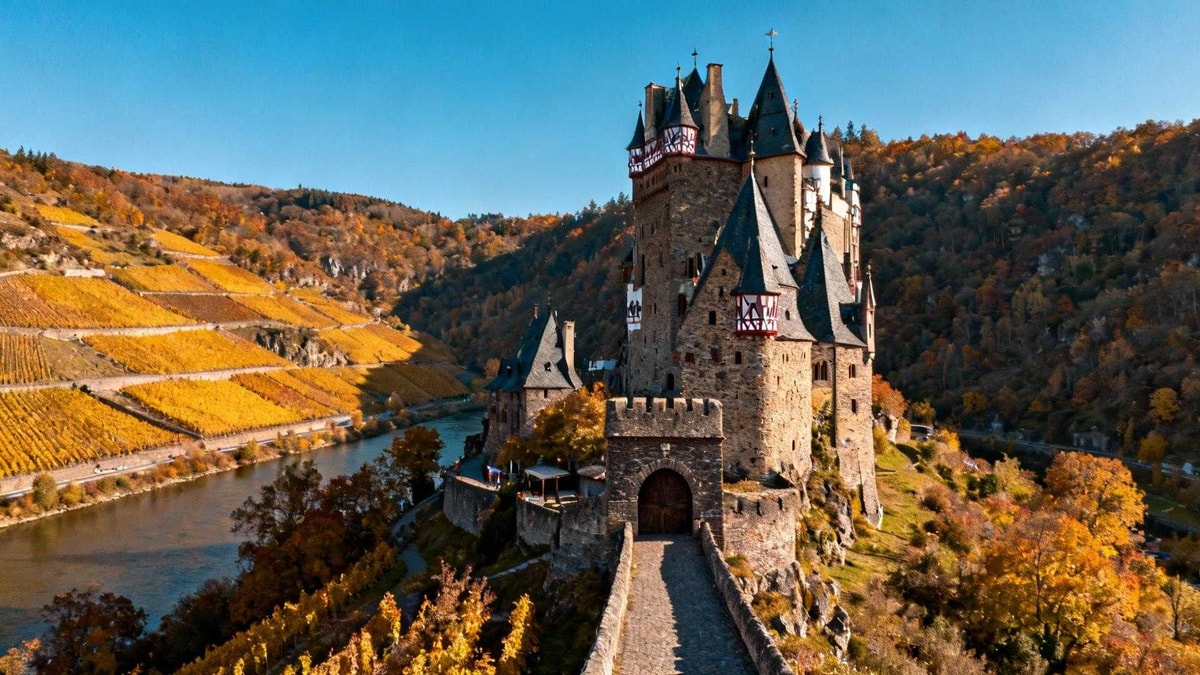 Ce château que Louis XIV détruisit en 1688 attire 48 visiteurs par habitant
